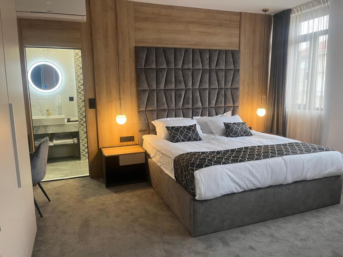 Hotel Niks Szevlievo Kültér fotó