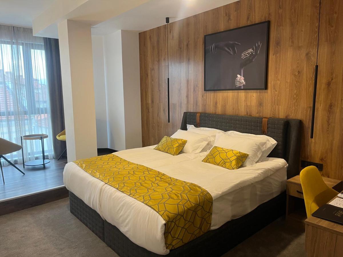 Hotel Niks Szevlievo Kültér fotó