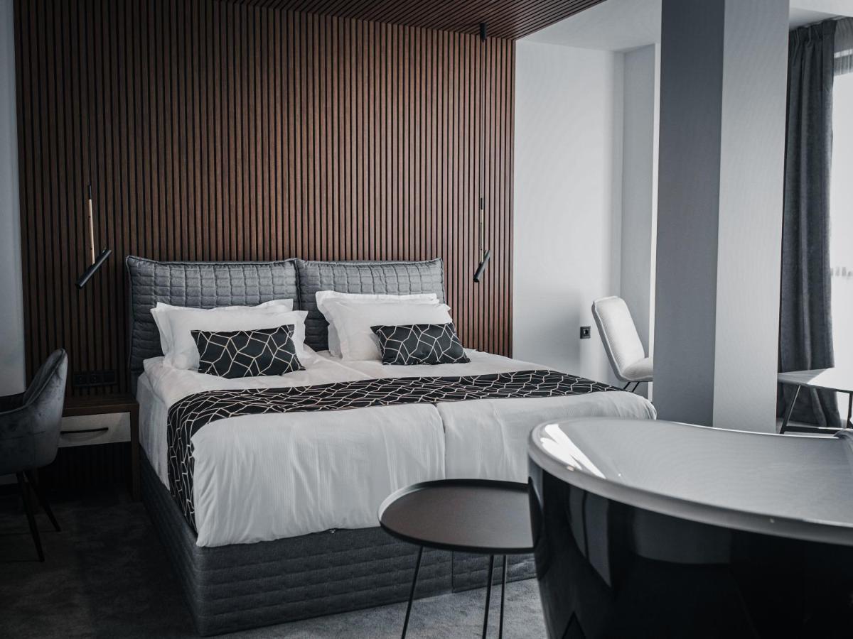 Hotel Niks Szevlievo Kültér fotó